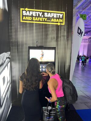 Хорошая цена. Best High Efficiency Auto Protein Shake Vending Machine Factory suit in Gym онлайн